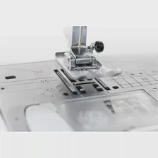 Компьютерная швейная машина Janome Skyline S7