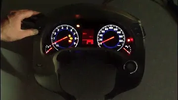 Nissan Skyline (2006-2013) - Разборка центральной консоли автомагнитолы